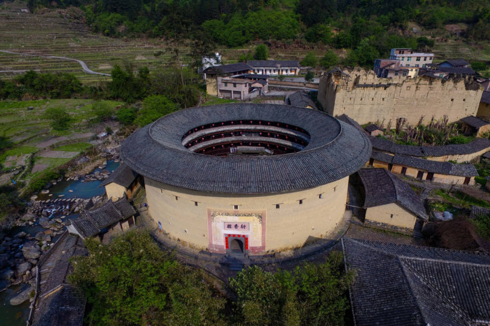 Yanxiang Lou