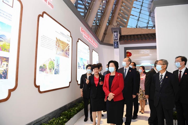 The extended 44th session of the World Heritage Committee opens in Fuzhou, and Ms. Sun Chunlan reads a congratulatory letter sent by President Xi Jinping and delivers a speech