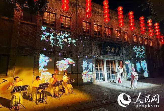 Fuzhou in the eyes of Yang Lan: lanes and alleys that travel through time, and a breathing city of banyan trees